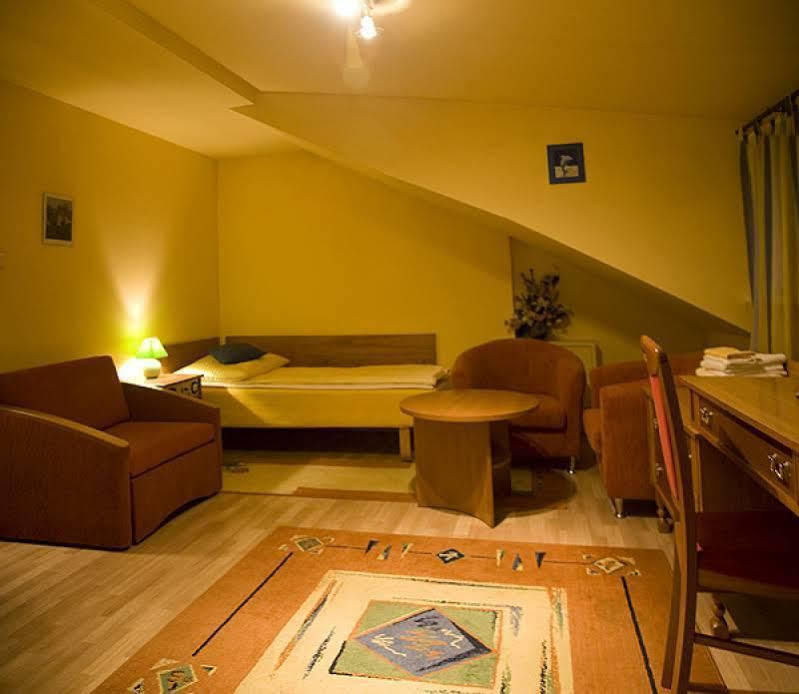 Pokoje Goscinne Akropol Poznan Exterior foto